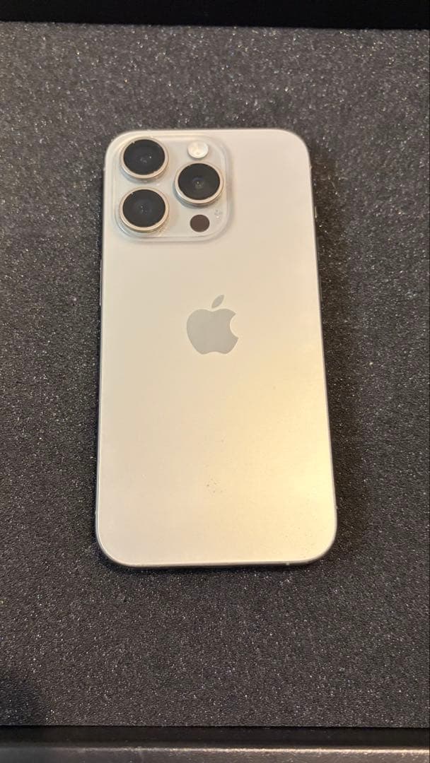 Apple iPhone 15 Pro ナチュラルチタン