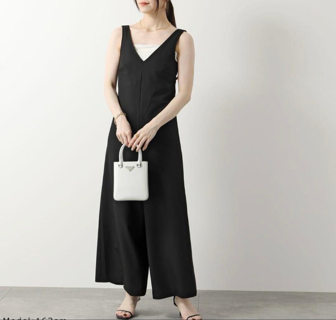 タグ付き新品！定価6.5万　ヘルノ　ジャンプスーツ42 サロペット　ロゴプレート