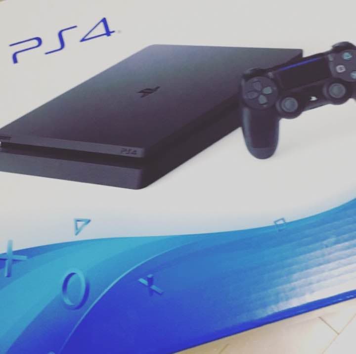 PS4 数回使用 FIFA17、FIFA18、FIFA19付き 激安価格