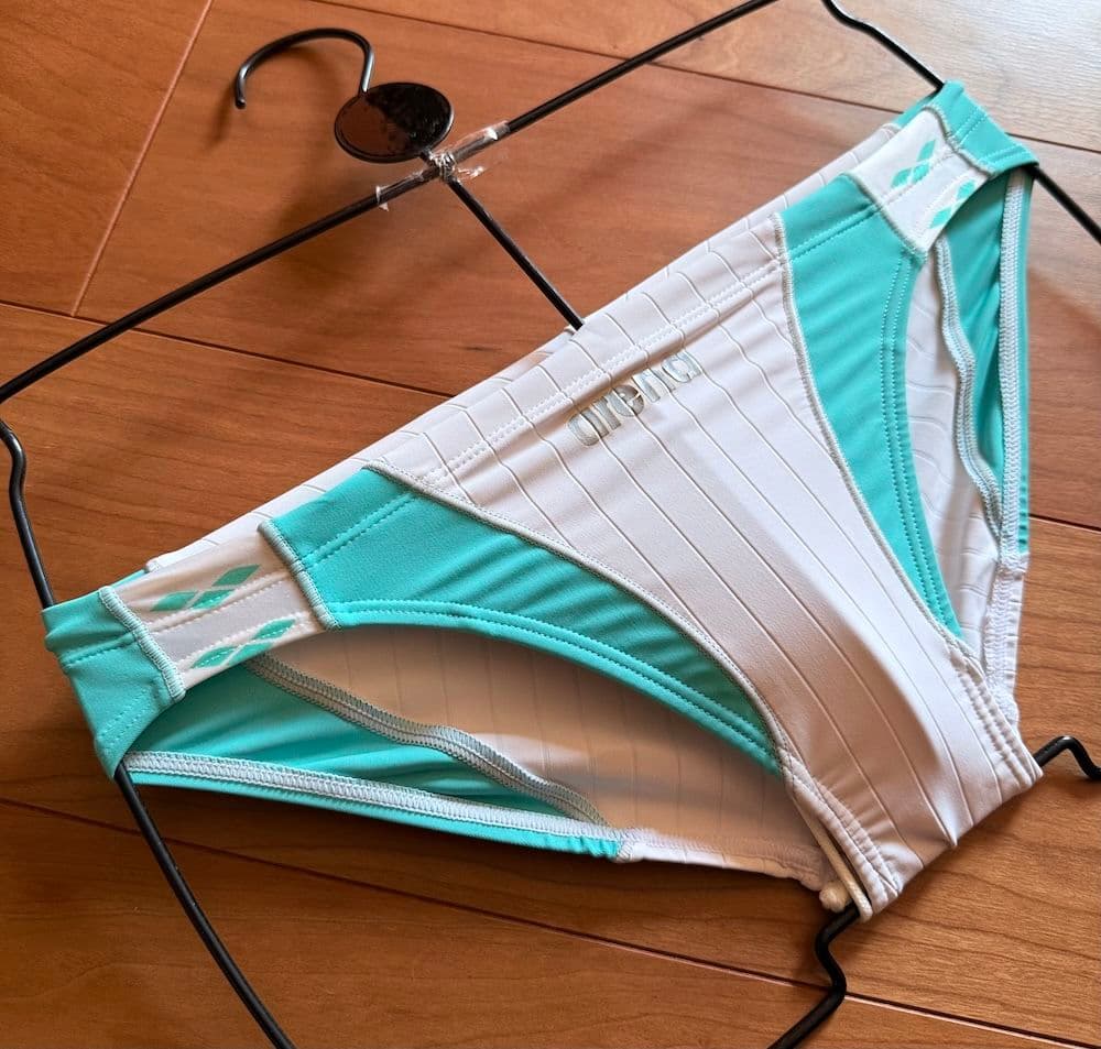 【新品箱タグ付】ARENA　ダブルマット　ホワイト×スカイブルー　競パン　nux