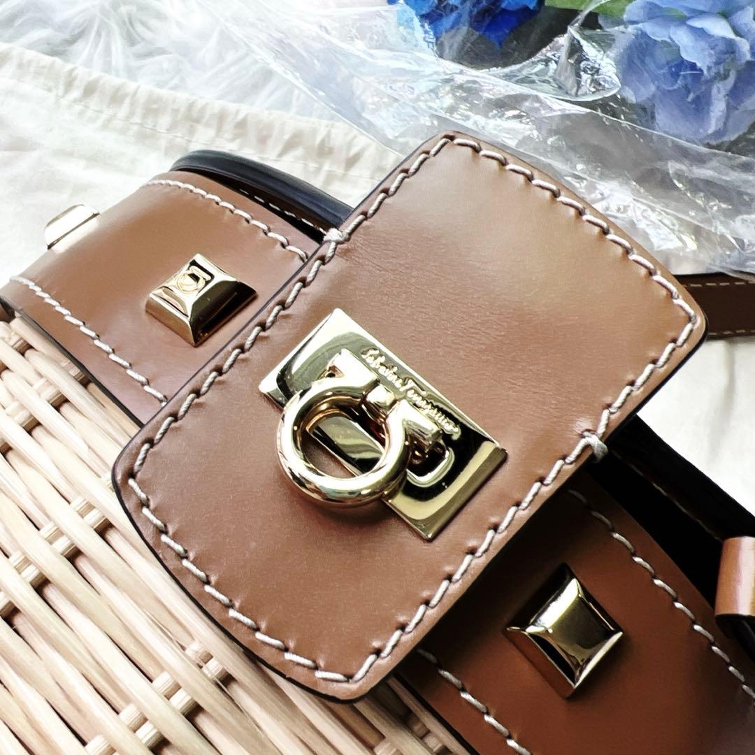 美品　サルバトーレフェラガモ かご　バケツ　バッグ　ショルダー　ガンチーニ