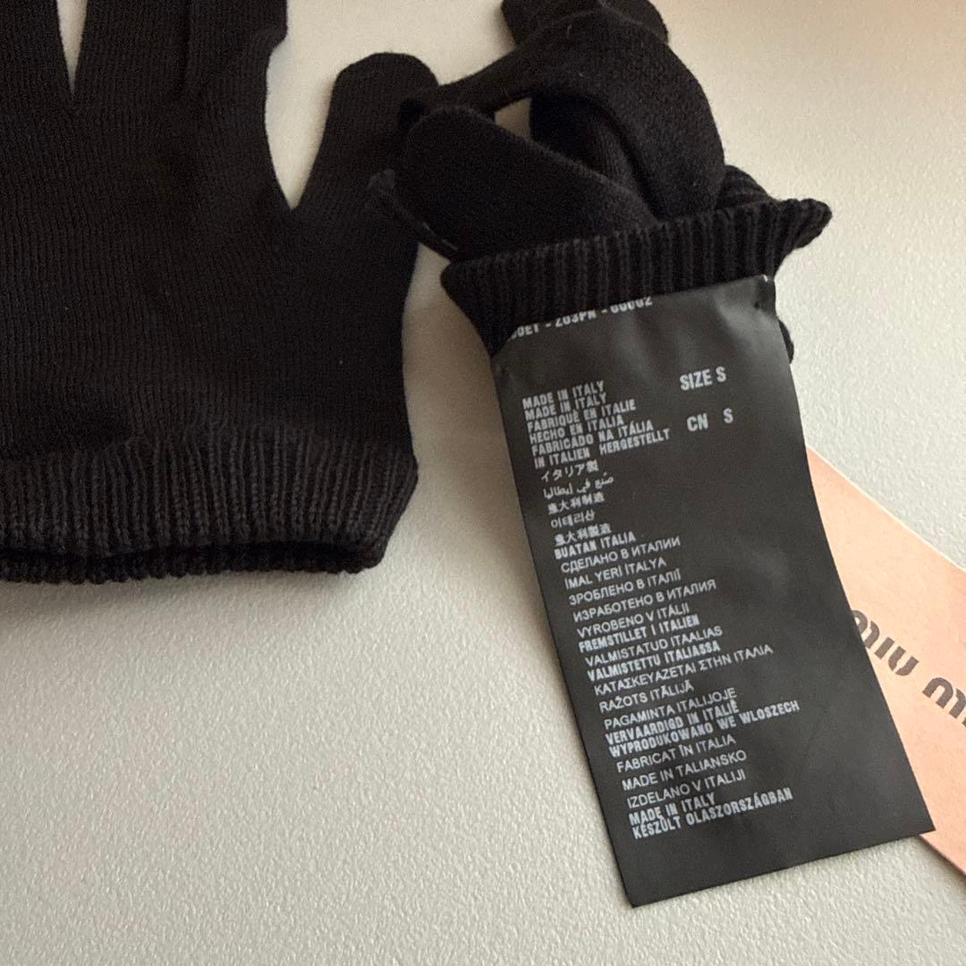 新品未使用　miumiu ミュウミュウ 手袋 黒 グローブ ユニセックス