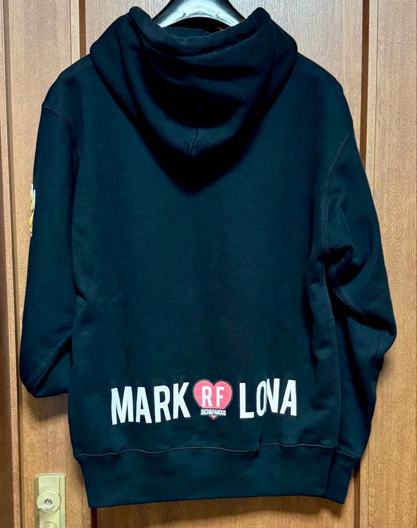 マークアンドロナ　リッチアンドフェイマス　パーカー2025限定予約完売品✨