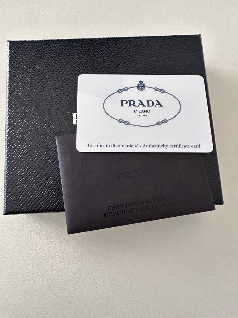 PRADA 二つ折り財布 メンズ 小銭入り付き