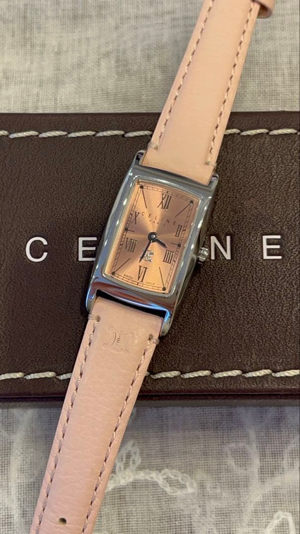 【お値下げ】CELINE未使用ピンクレザー アナログ腕時計　新品電池　稼働品