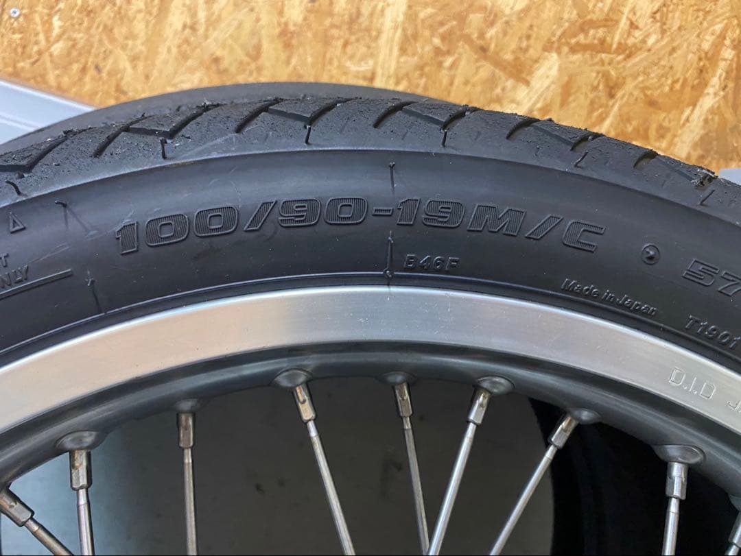 kz1000 フロントホイール タイヤ付き　kz900