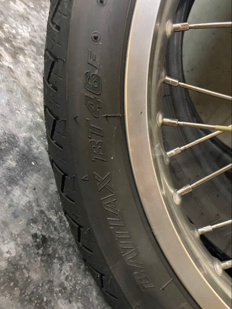 kz1000 フロントホイール タイヤ付き　kz900