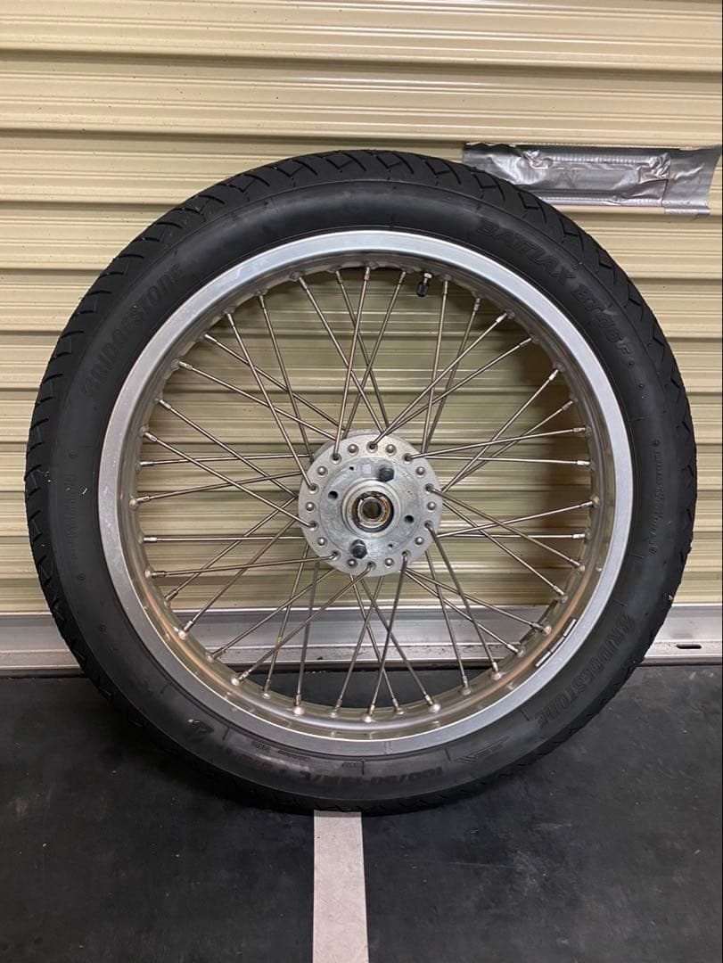 kz1000 フロントホイール タイヤ付き　kz900