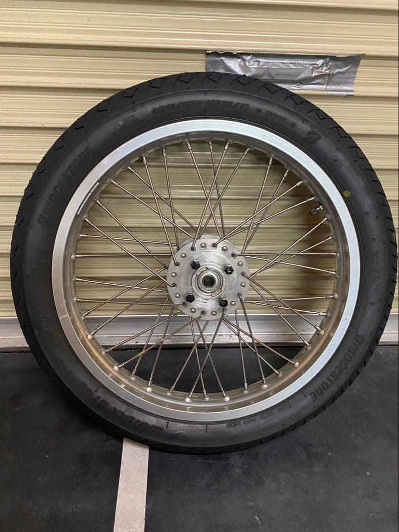 kz1000 フロントホイール タイヤ付き　kz900