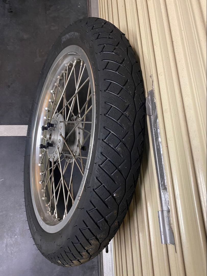 kz1000 フロントホイール タイヤ付き　kz900