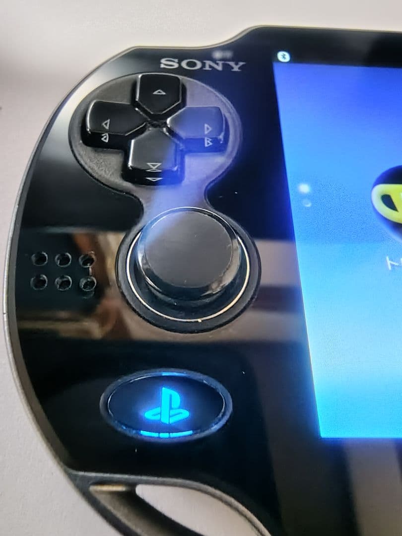 PS Vita PCH-1000　ZA01　ブラック