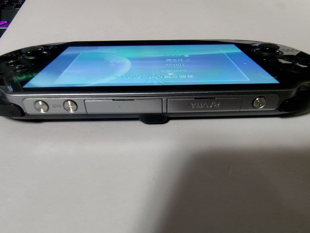 PS Vita PCH-1000　ZA01　ブラック