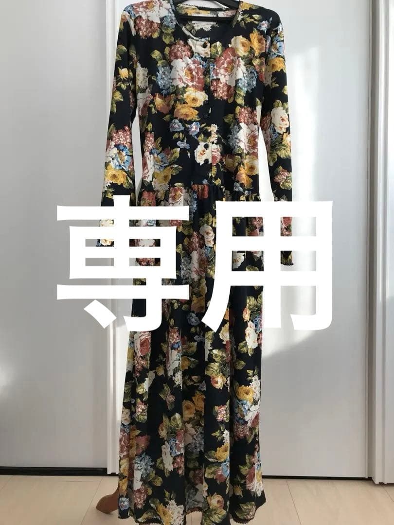 未使用に近い　ピンクハウス　花柄　ポリワンピース　両側ポケットあり　日本製　黒系