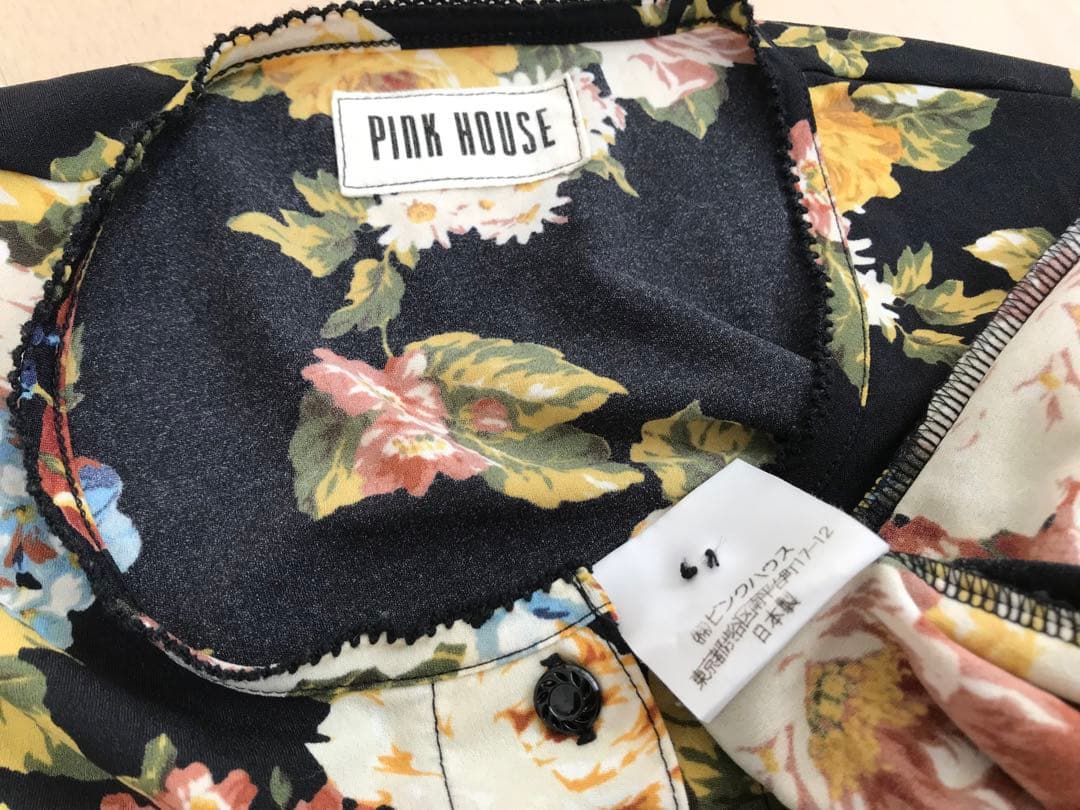 未使用に近い　ピンクハウス　花柄　ポリワンピース　両側ポケットあり　日本製　黒系