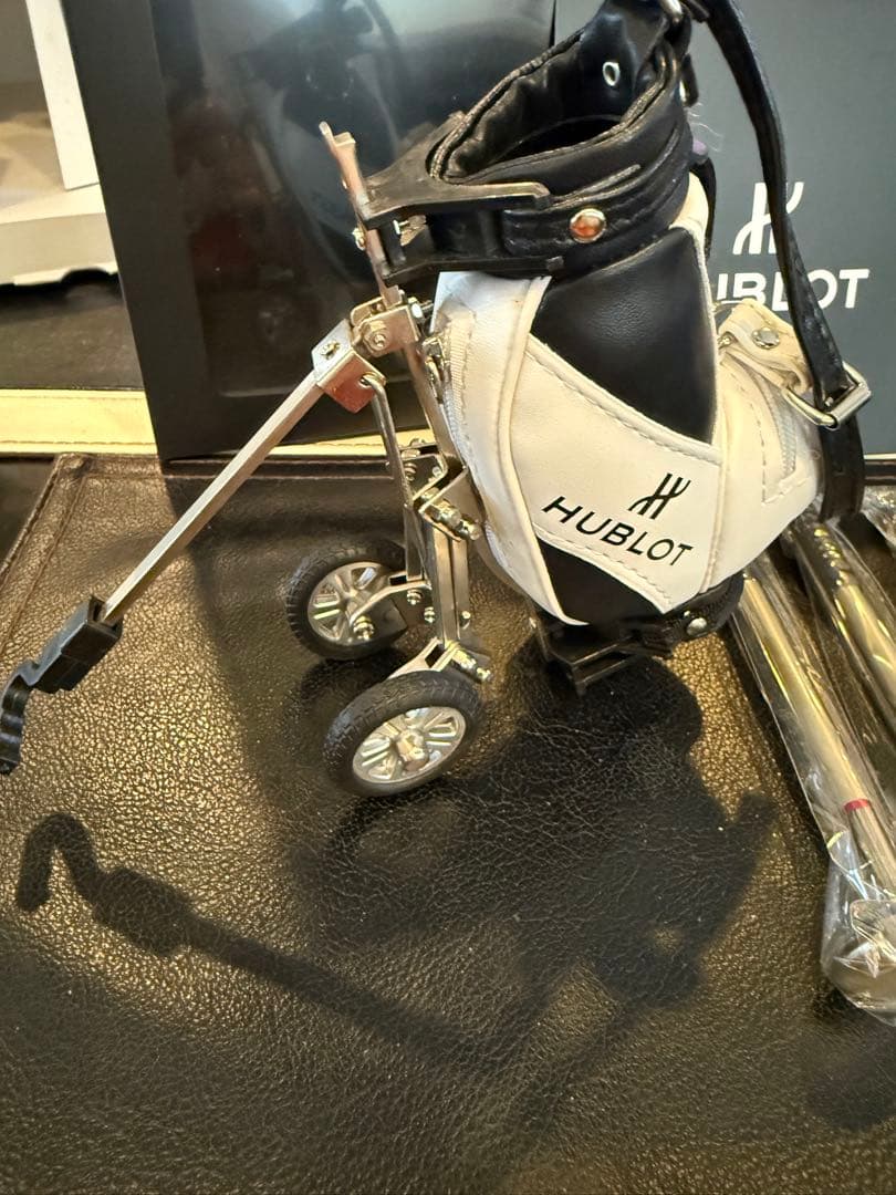 HUBLOTミニキャディバッグペンセット