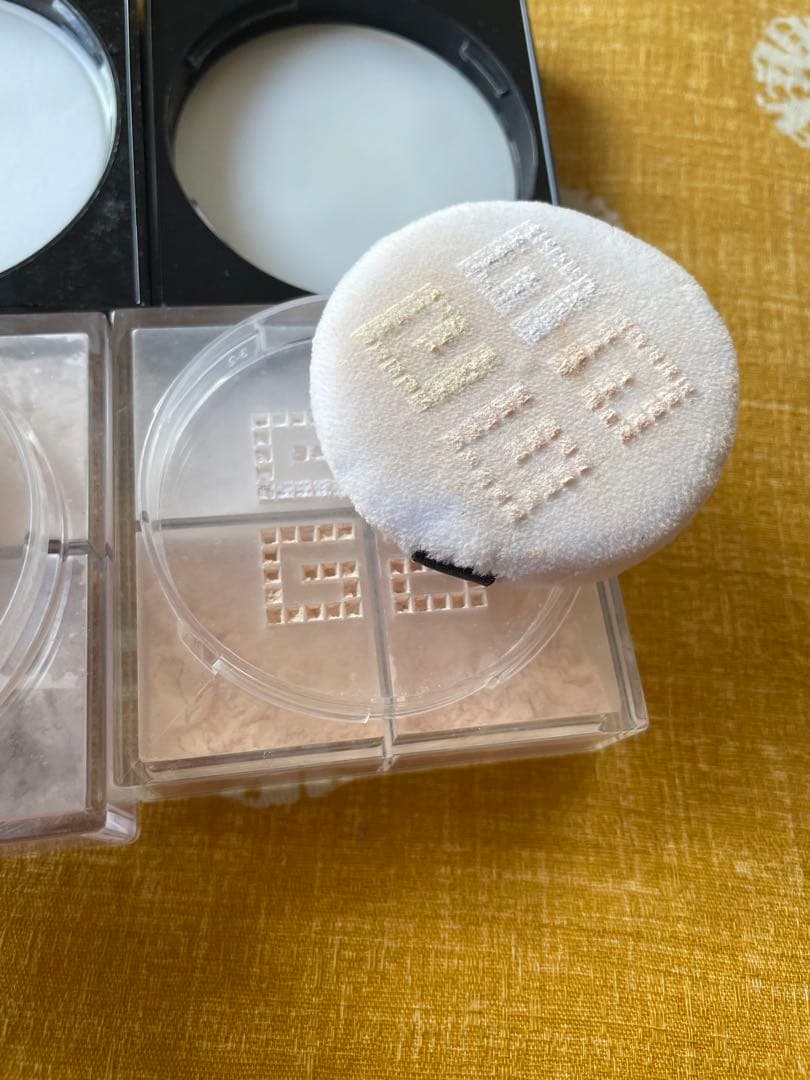 ジバンシイ　プリズム・リーブル　ルースパウダー　00 02ファンデーション