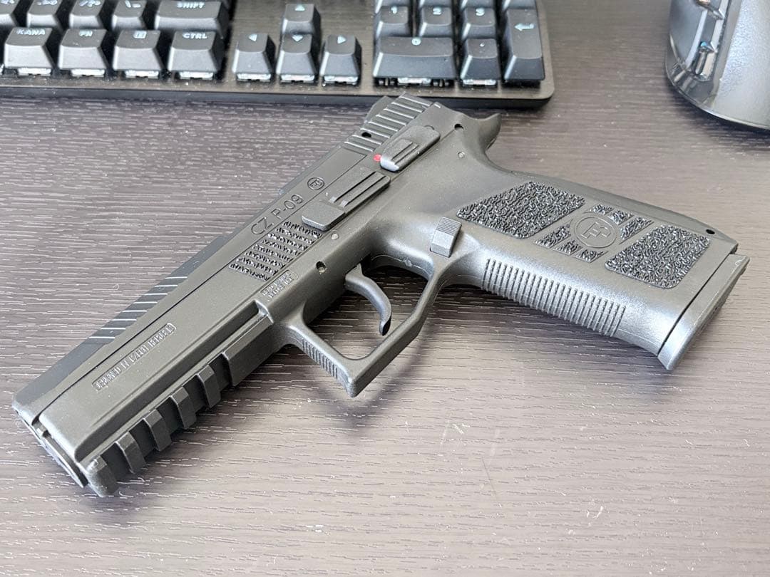 Carbon8 CZ P-09　カーボネイト　CO2ガスブローバックハンドガン