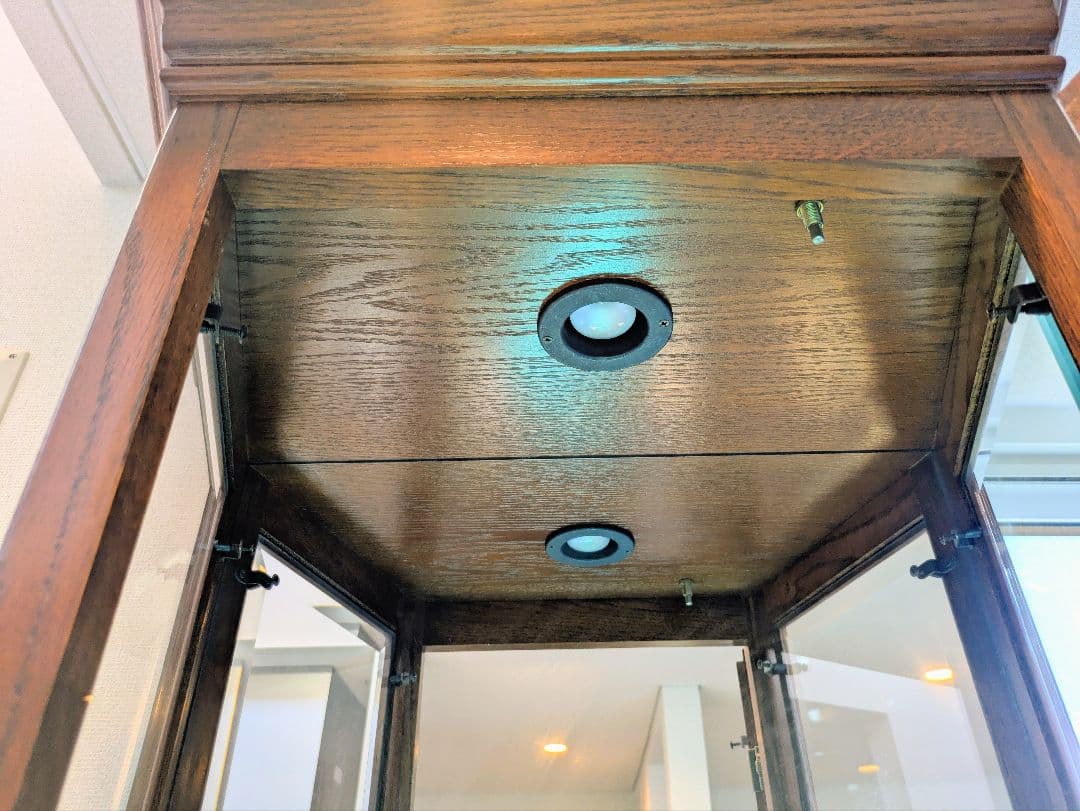 木製ガラスキャビネット イタリアンアンティーク調 飾り棚 輸入家具