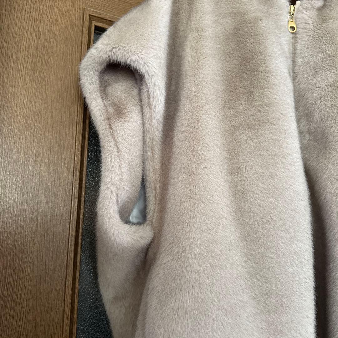 新品未使用タグ付　PASSIONE【パシオーネ】フード付ファーベスト