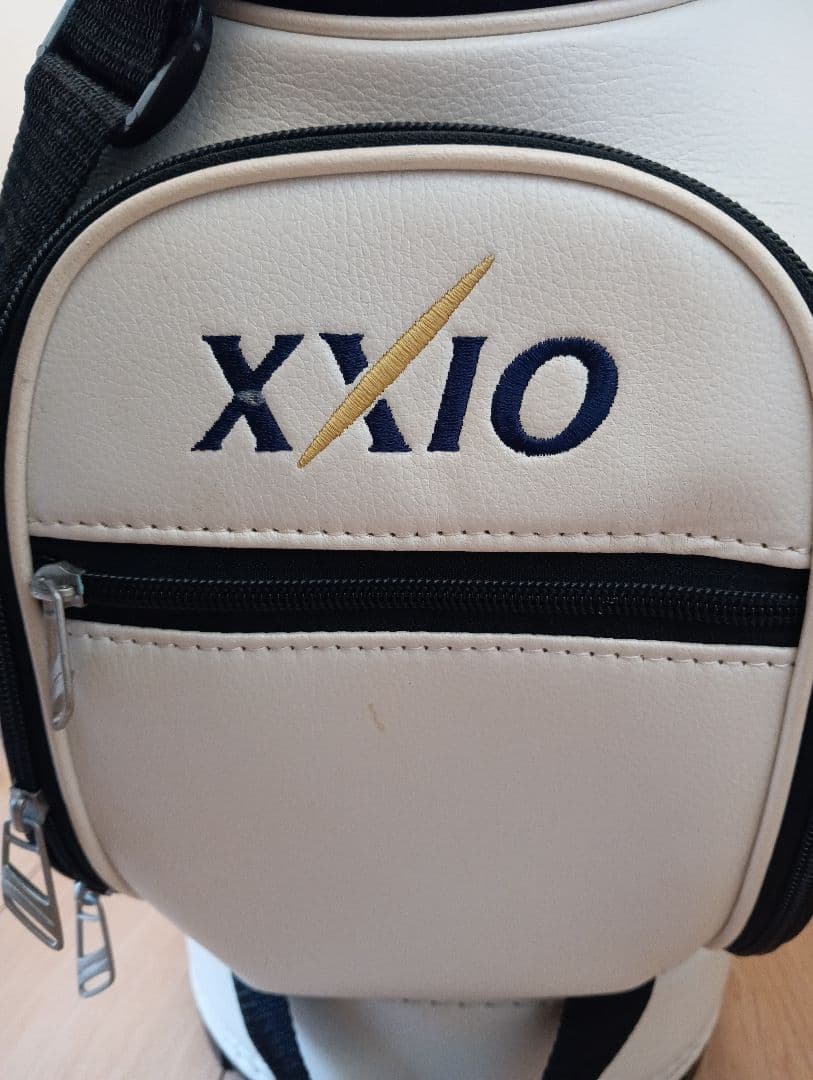 ☆美品☆XXIO ゼクシオ キャディーバッグ ホワイト ゴルフバッグ