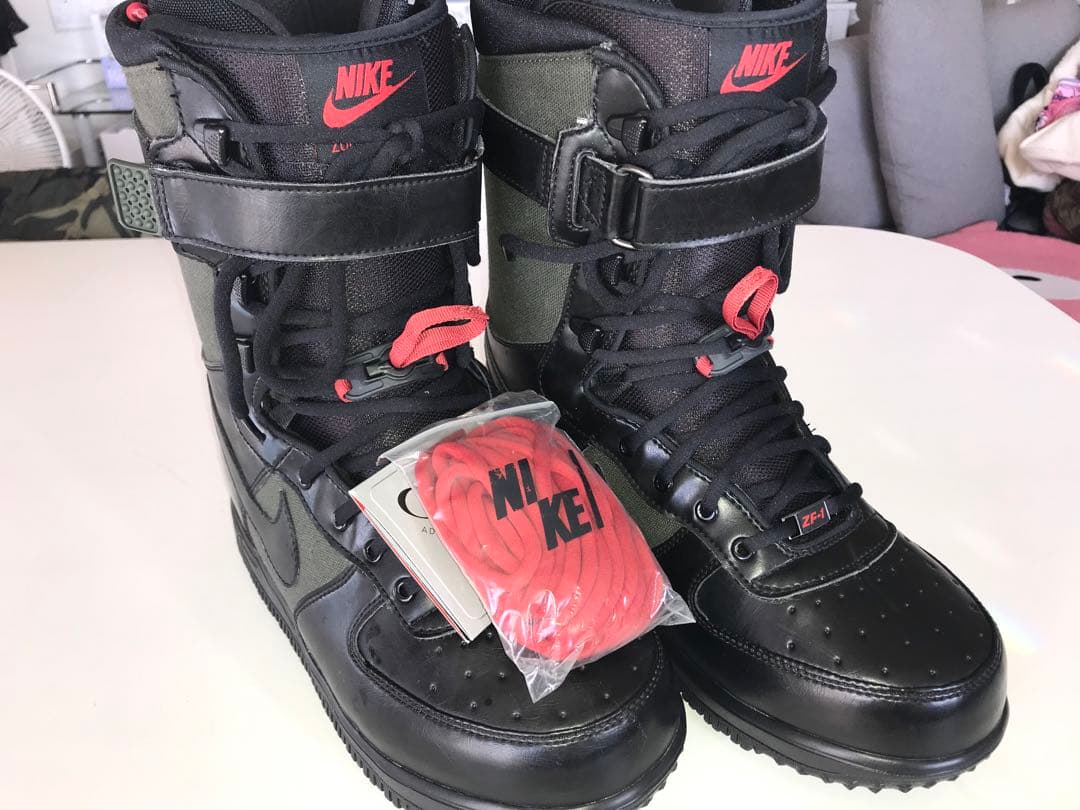 二*郎様 新品未使用！NIKE スノーボードブーツ ブラック/レッド