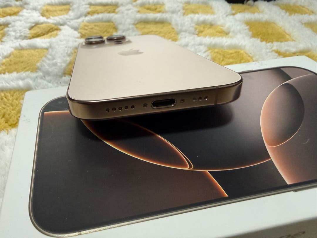 Apple iPhone16pro デザートチタニウム　256gb