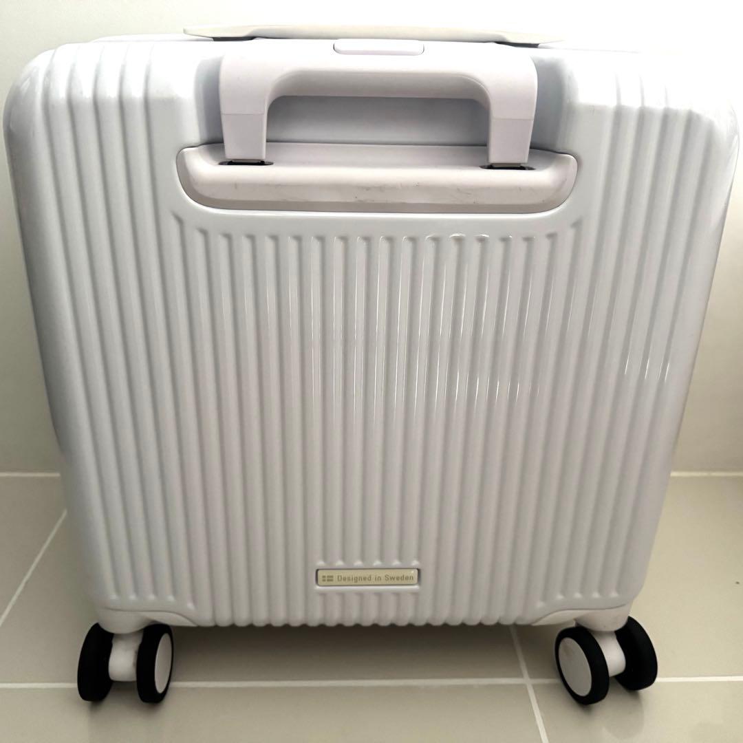 innovator イノベーター スノーホワイト ストライプ キャリーケース