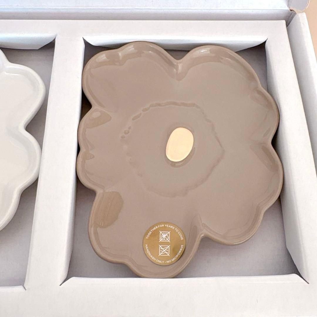 新品未使用 マリメッコ　60周年 ウニッコ プレート13cm 2枚セット