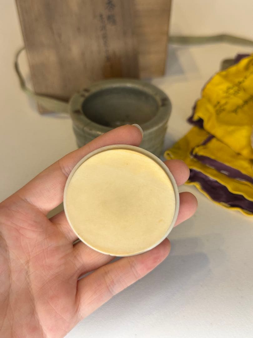 最終価格！青磁筋　三足香炉　共箱　古共布付　時代物　古美術　骨董品