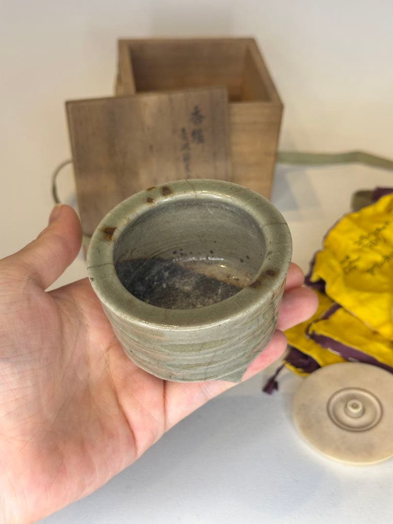 最終価格！青磁筋　三足香炉　共箱　古共布付　時代物　古美術　骨董品