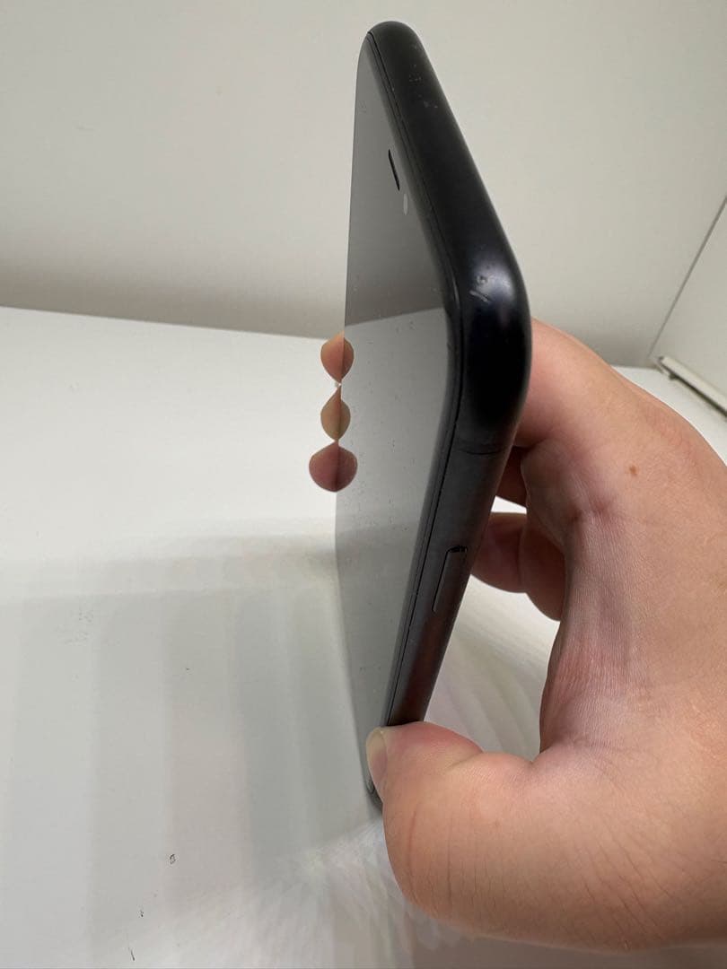 ぺ*様 Apple iPhone XR ブラック128ギガ本体 箱付き