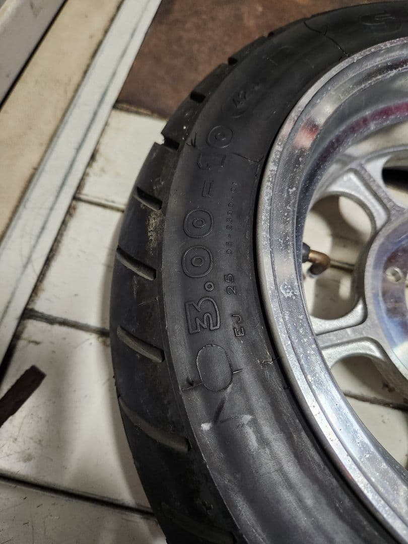 モンキーゴリラ　10インチキャストホイールタイヤセット