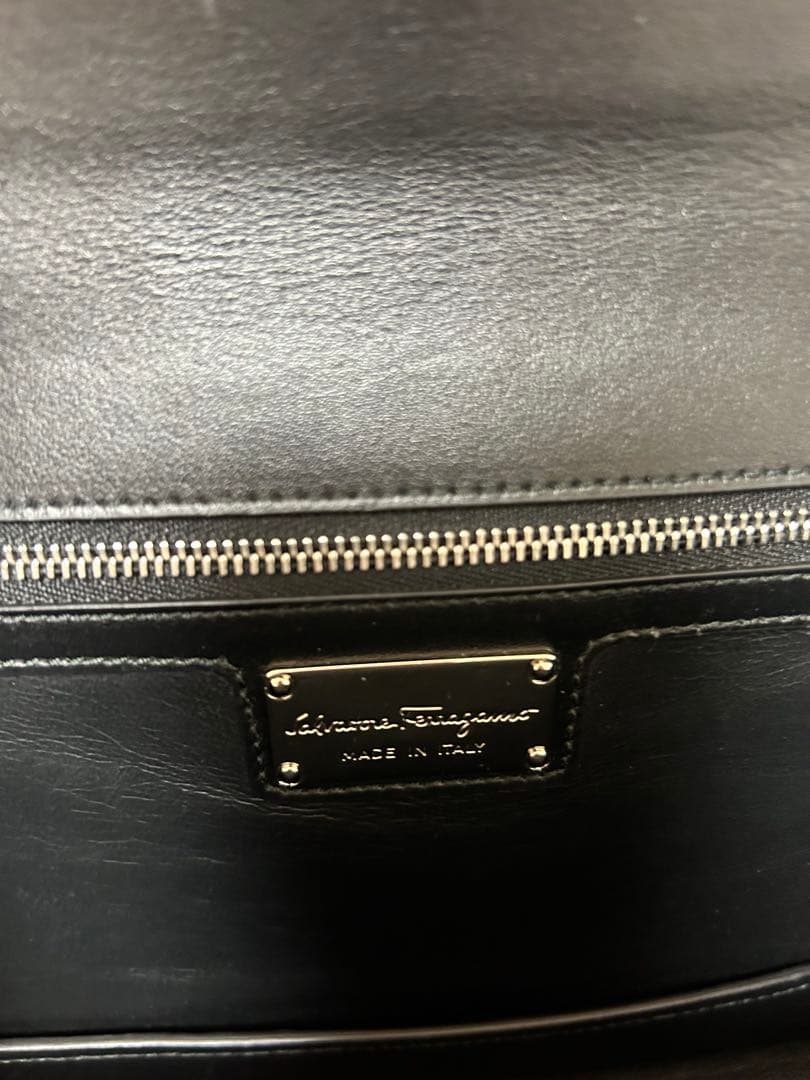 【美品】フェラガモ ヴァラリボン レザー×パテント ショルダーバッグ　レア