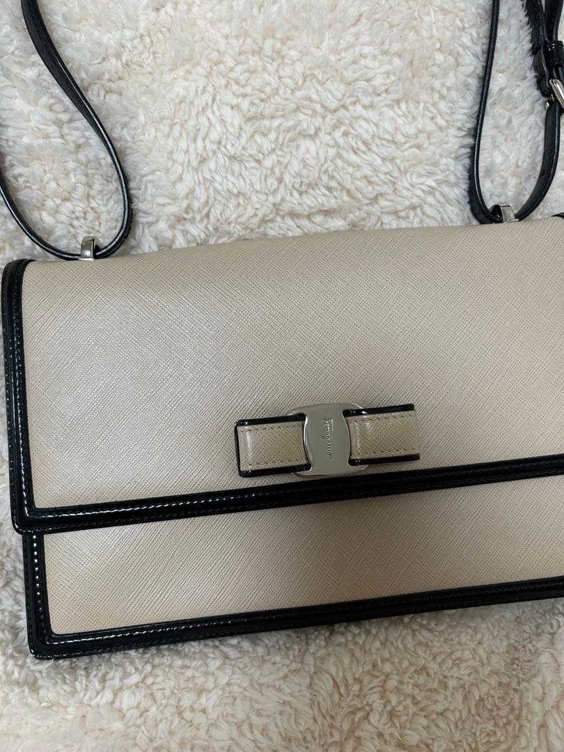 【美品】フェラガモ ヴァラリボン レザー×パテント ショルダーバッグ　レア