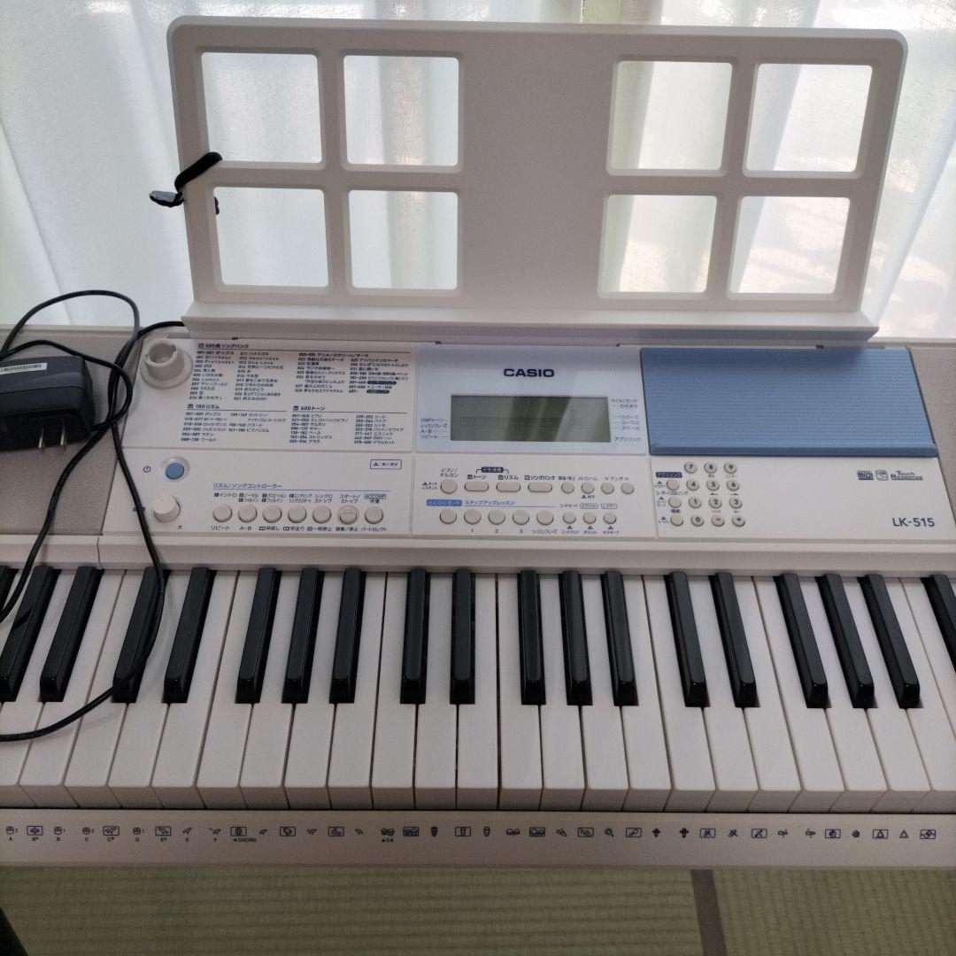 専用　CASIO LK-515　電子キーボード　光るナビゲーション　スタンド付き