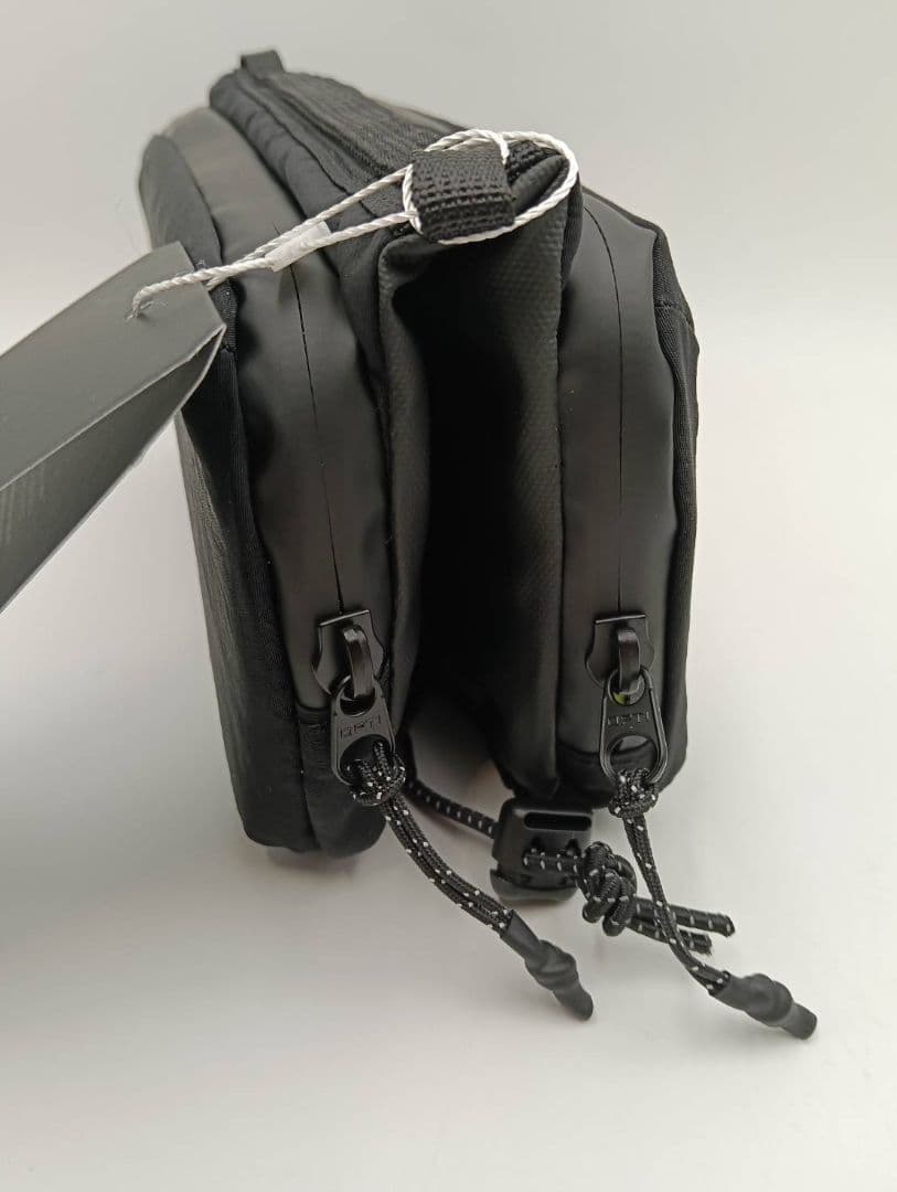 【大人気】【新品】メゾンキツネ×トポロジー　ボトルバッグ⭐︎ストラップセット