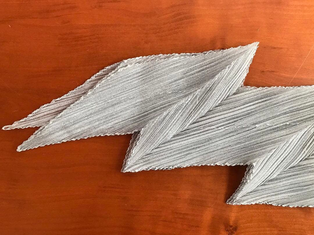 ISSEY MIYAKE 　スカーフ　プリーツ　シルバー