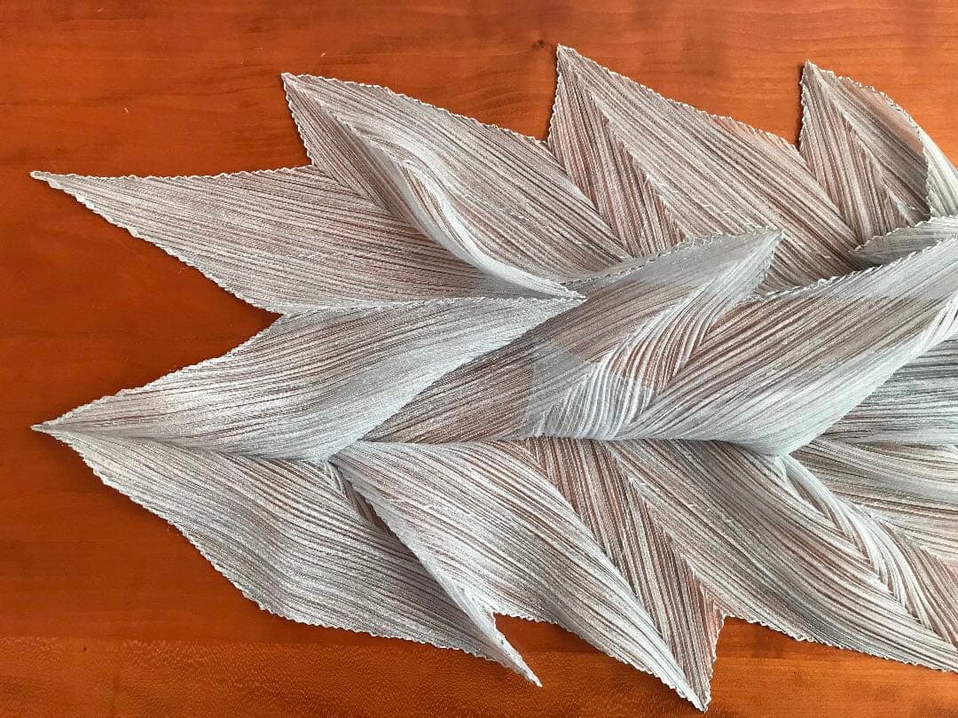 ISSEY MIYAKE 　スカーフ　プリーツ　シルバー