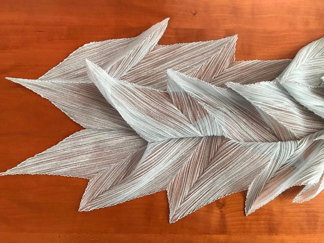 ISSEY MIYAKE 　スカーフ　プリーツ　シルバー