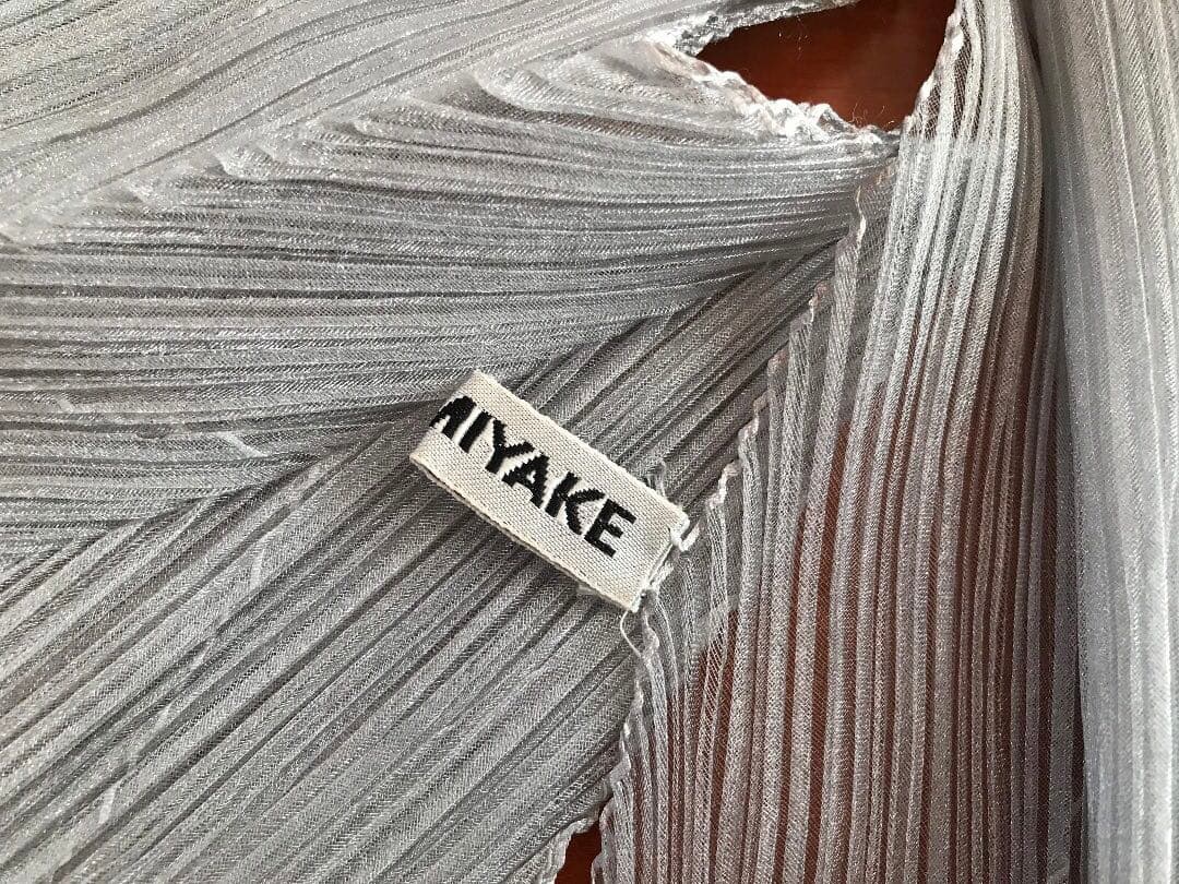 ISSEY MIYAKE 　スカーフ　プリーツ　シルバー