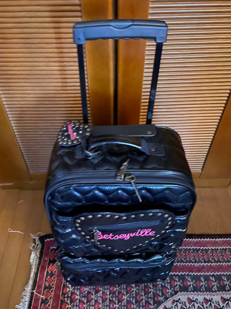 ネジの外れてるAB型　BETSEY JOHNSON キャリーバッグ