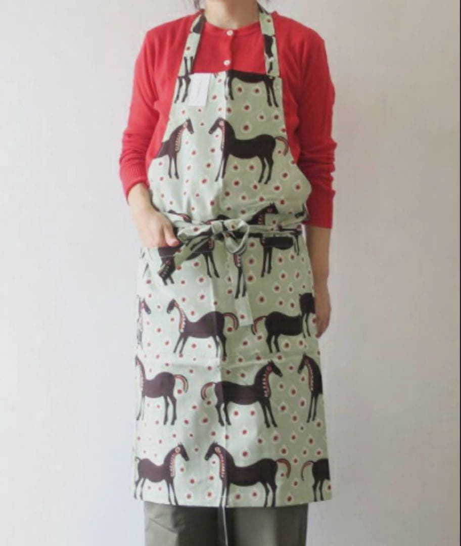 ▶︎新品未使用　マリメッコ　marimekko エプロン　ムスタタンマ◀︎