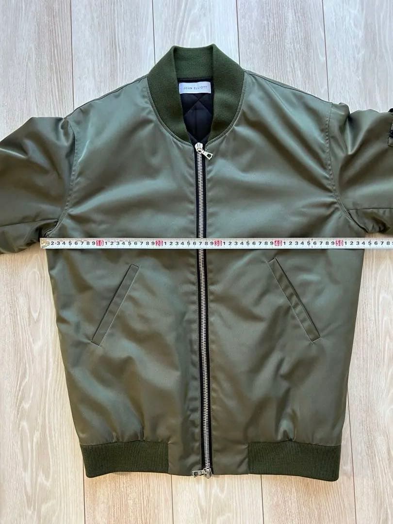 John Elliott MA1オリーブ サイズ2 クリーニング済み 値下げ