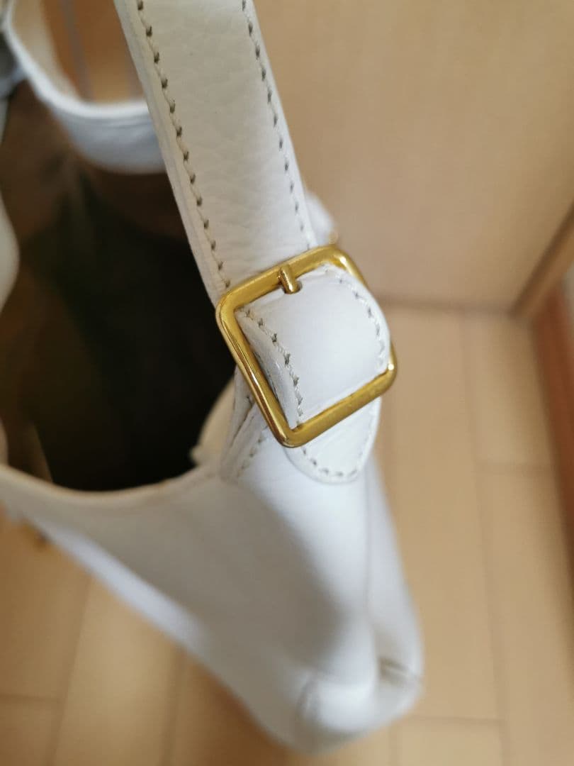 マウロ・ゴヴェルナ　MAURO GOVERNA　ホワイトレザーバッグ