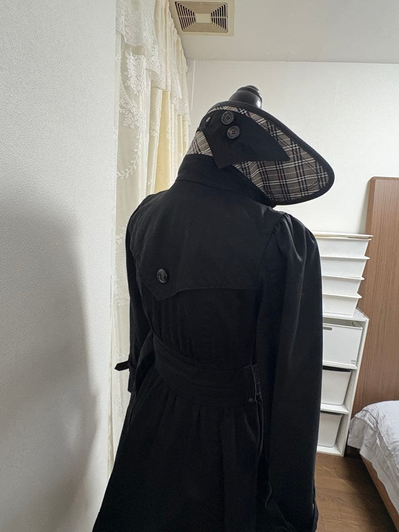 ブラックトレンチコート