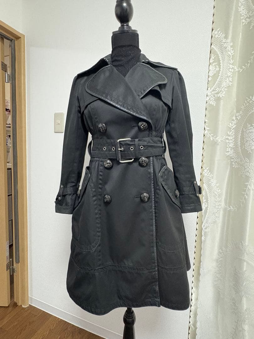 ブラックトレンチコート