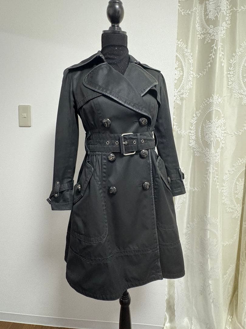 ブラックトレンチコート