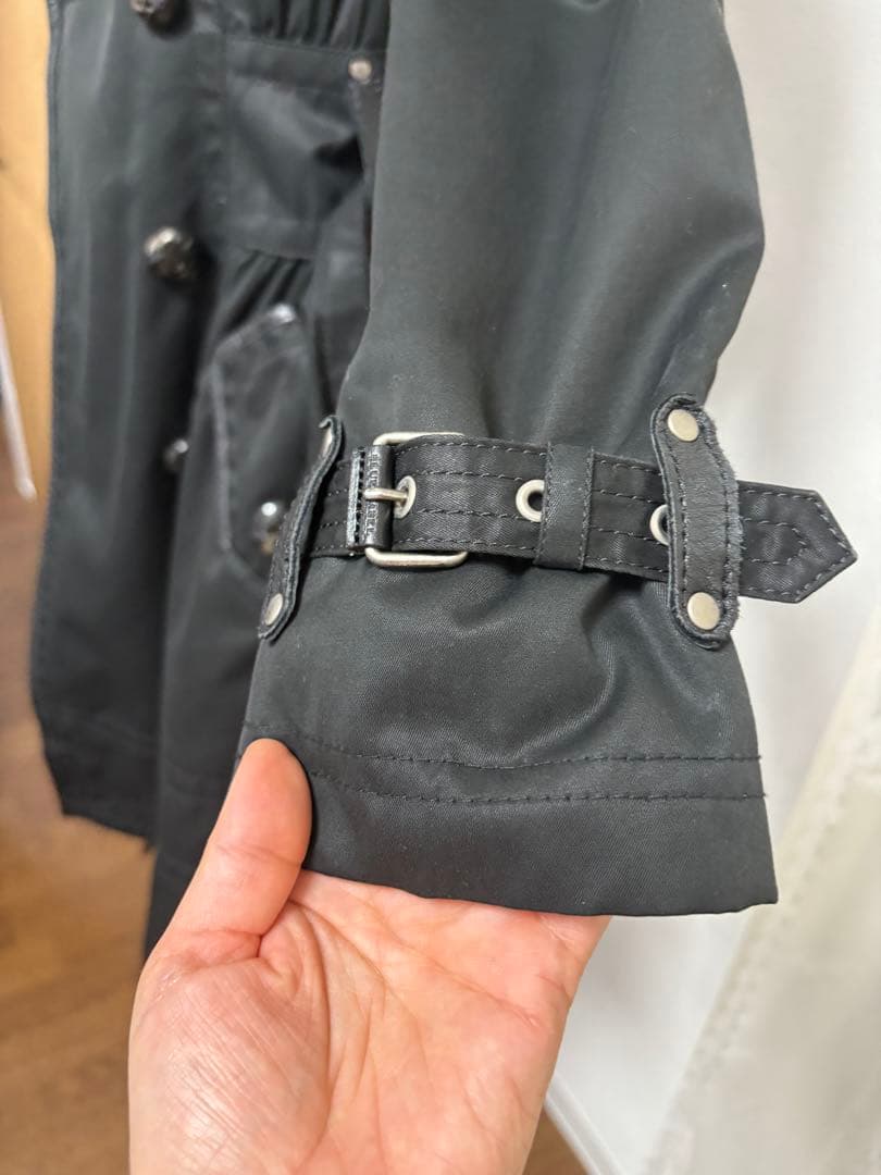 ブラックトレンチコート