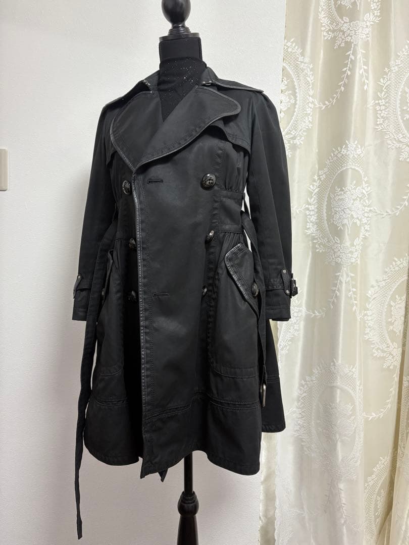 ブラックトレンチコート