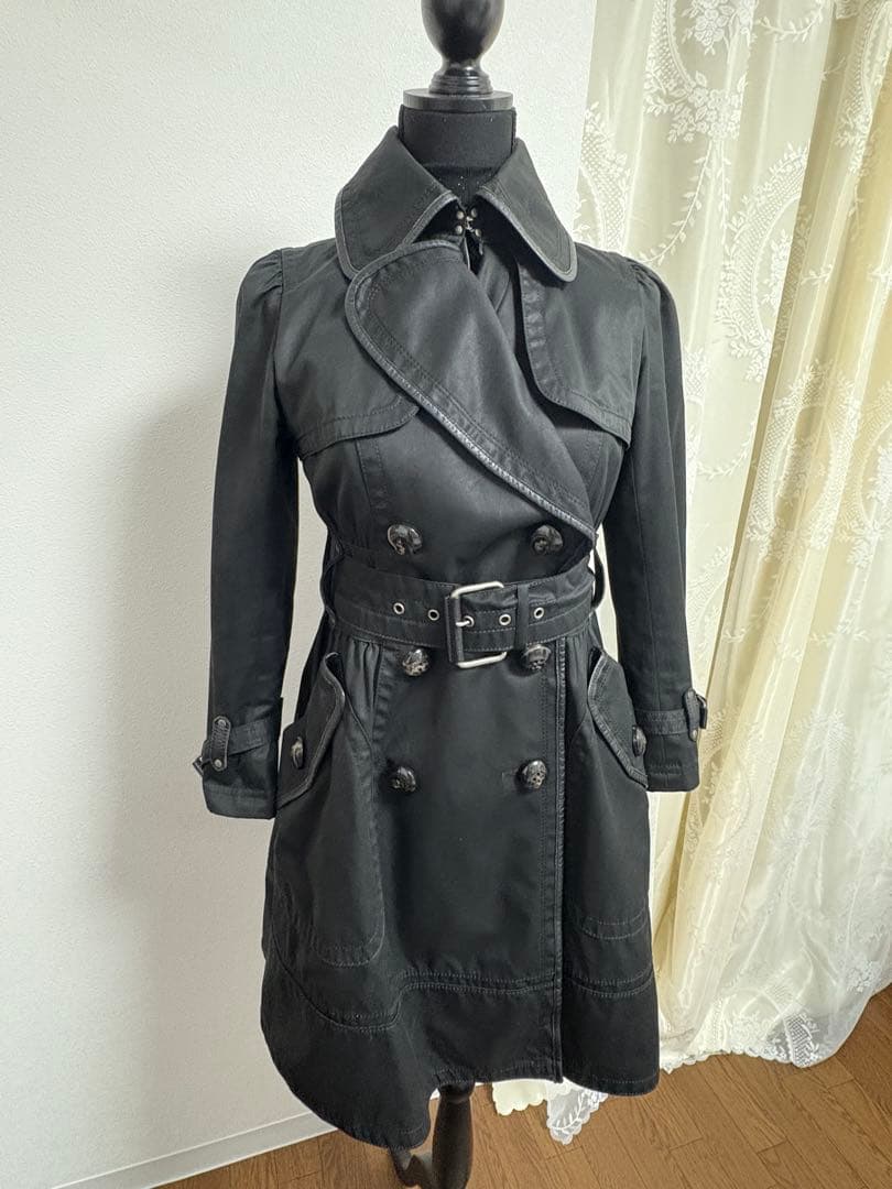 ブラックトレンチコート